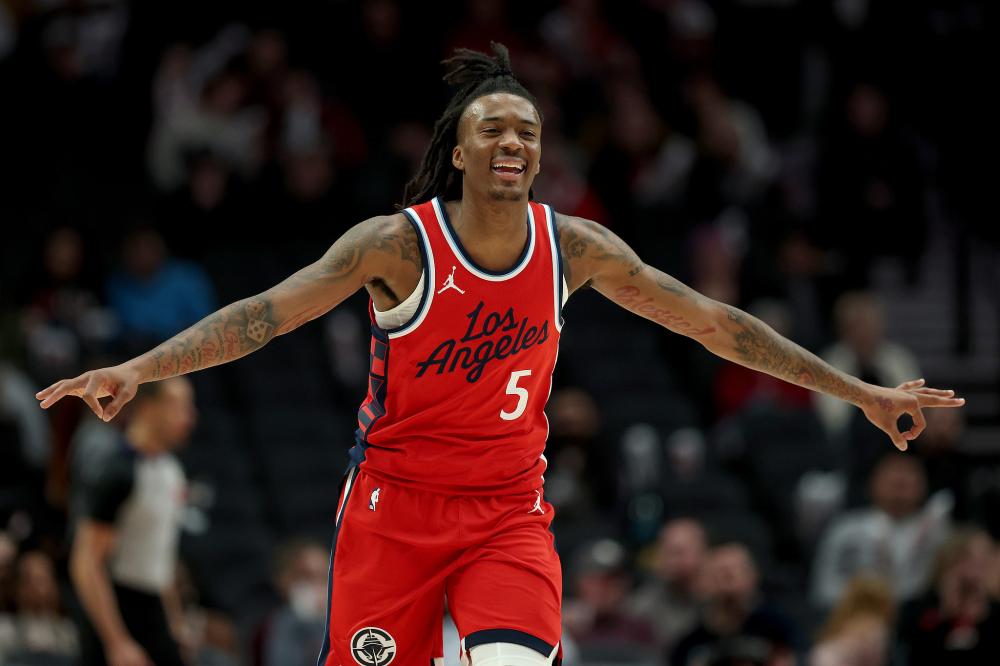 完啦，西部第1不好啦！我刺现在强得可怕，3-0，夺冠方法找到啦（西部第一悬了！马刺强到离谱，开局3-0，夺冠之道已找到）