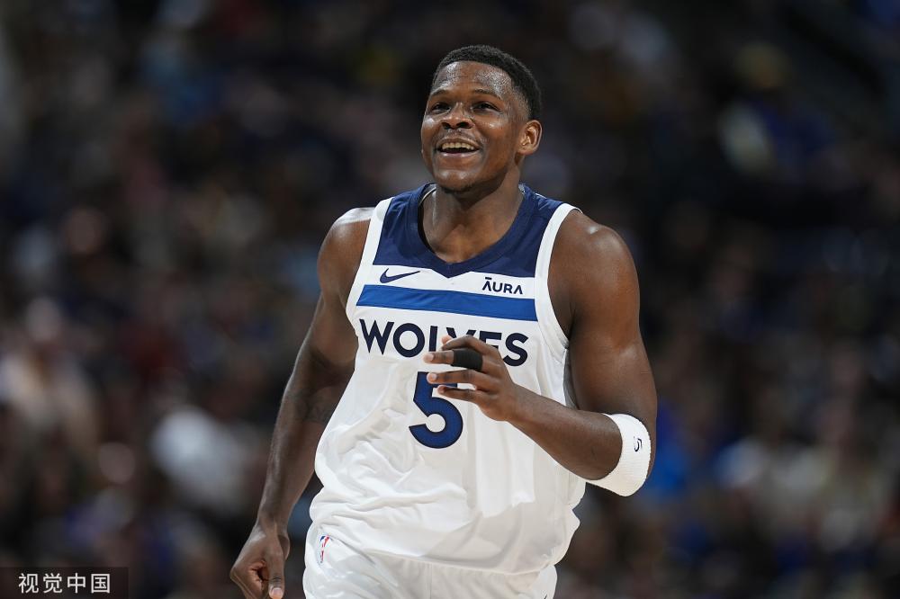 切尔西vs伯恩利全场数据：控球率57-43，射门10-4（切尔西对阵伯恩利比赛数据：控球57%-43%，射门10比4）